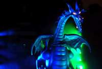 Enorme robot de dragón se incendió en parque de Disney