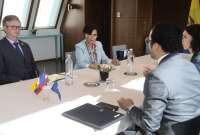El ministro Juan Carlos Vega (izq.) y la canciller Gabriela Sommerfeld sostuvieron reuniones con empresarios y potenciales inversionistas para Ecuador. 
