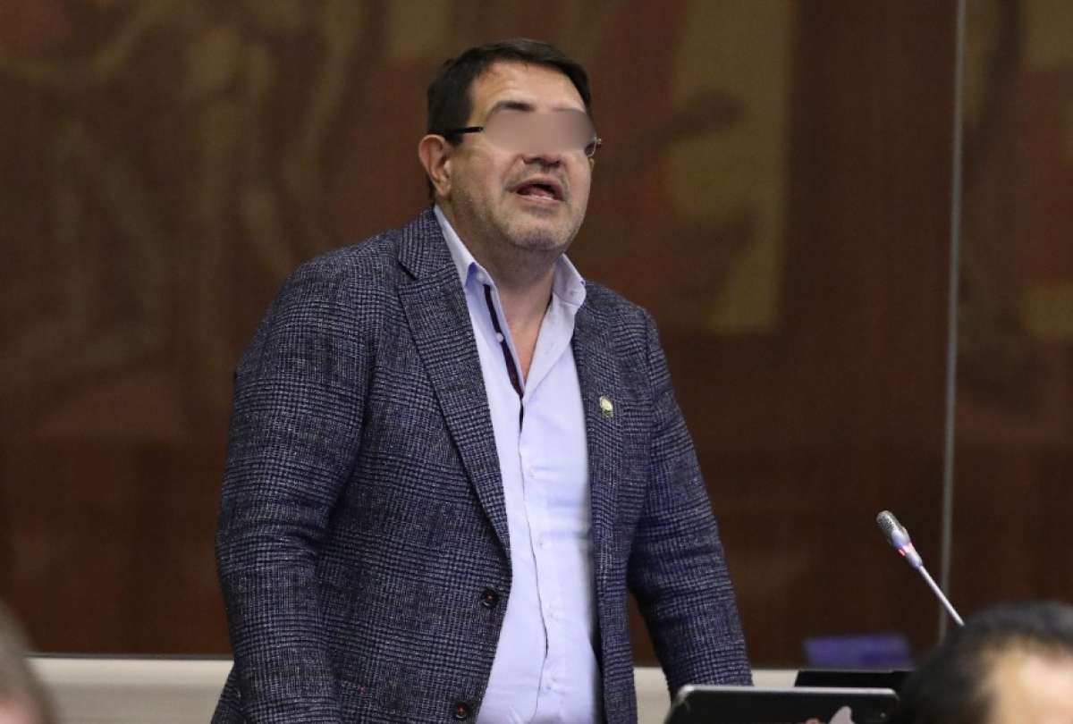 La Asamblea Nacional exhortó a la Fiscalía a investigar la denuncia por violación contra el legislador correísta Santiago D.