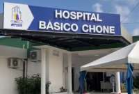 Las lluvias afectaron la infraestructura del Hospital Básico Chone. 
