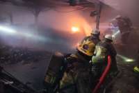 Bomberos de Guayaquil atendieron un incendio en una bodega