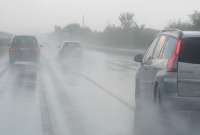 Empezó la lluvia en varias zonas del país y por es es importante manejar con precaución para evitar accidentes.