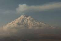 Se reporta emisiones de vapor de agua y gases del volcán Cotopaxi