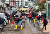 Continúan las labores de limpieza en las zonas afectadas del aluvión en Quito