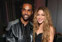 Al parecer, Shakira decidió llevar su relación con el actor Lucien Laviscount al siguiente nivel.