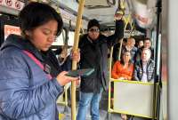 En Quito seis de cada 10 mujeres ha sufrido acoso en el transporte metropolityano. 