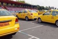 Desde el gremio de taxistas piden que se controle y regularice a quienes laboran con aplicativos móviles para trasladarse de un lugar a otro.