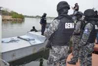 Las autoridades interceptaron un submarino con droga frente a las costas de Santa Elena. 