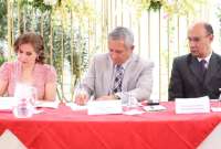 Patricio Carrillo, ministro del Interior, firmó el convenio con las autoridades de Cotopaxi.