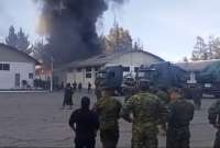 Un incendio se registró en la bodega de un recinto militar, en Riobamba. 