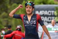 Richard Carapaz festejó con champán, tras su triunfo en la etapa 12 de la Vuelta a España