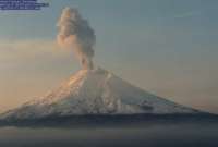 Reportan emisión de material volcánico del Cotopaxi
