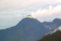 El volcán Reventador se encuentra en estado activo. 