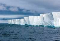 Un iceberg de 1.500 kilómetros cuadrados se separó de la plataforma de hielo Brunt de la Antártida. 