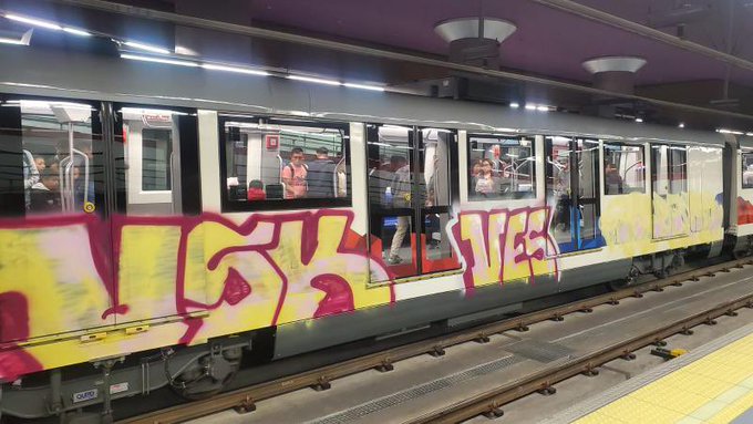 Metro vandalizado Metro vandalizado
