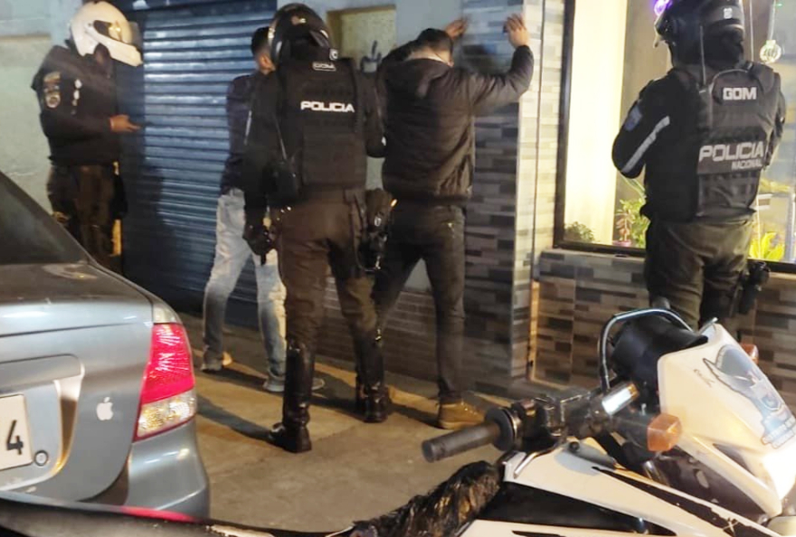 Policías en servicio pasivo exigen cuentas sobre la administración del Isspol