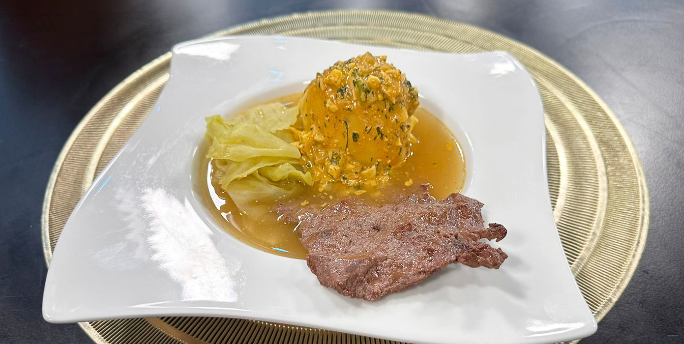 Imagen de del chef alberto con la brocheta 
