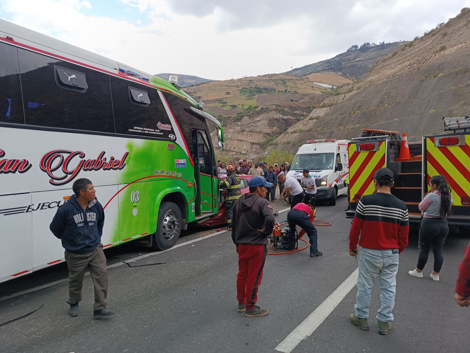 Accidente bus vehículo