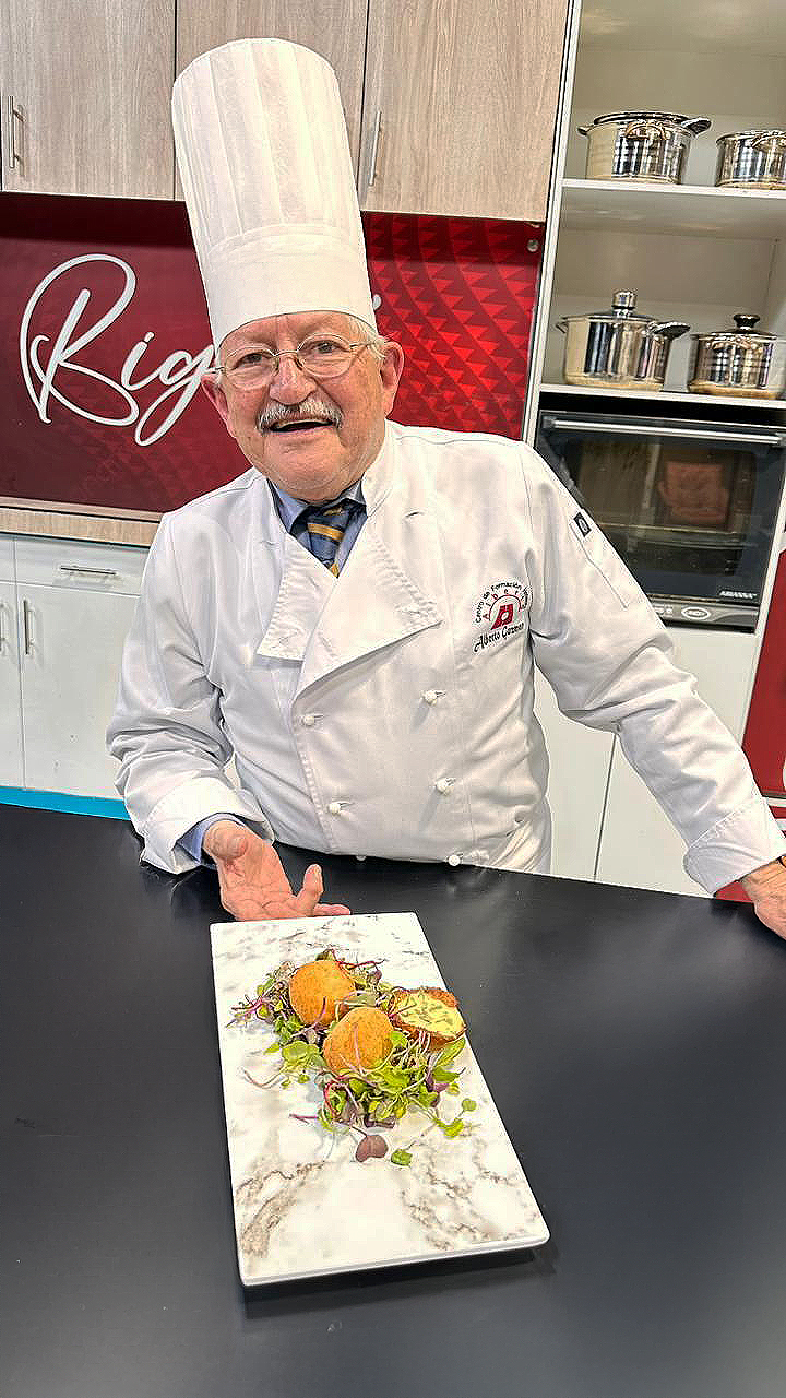 Chef bigotes Chef Alberto-