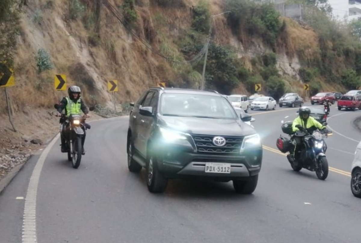 El marte no circulan los vehículos con placas terminadas en 3 y 4.