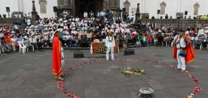 Tres shamanes realizaron un ritual de limpieza. 
