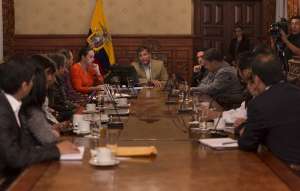 Los representantes de las operadoras m&oacute;viles se re&uacute;nen con el presidente Correa. Foto: Marco Salgado/ EL TEL&Eacute;GRAFO. 