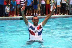 El tenista dominicano celebr&oacute; la clasificaci&oacute;n ante el ecuatoriano Escobar. Foto: tomada de @CopaDavis