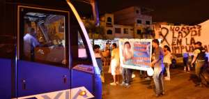 Las personas cercanas a Lady Freire Sornoza muestran im&aacute;genes de ella a los conductores del sistema de transporte instaurado por el alcalde Jaime Nebot Saadi.