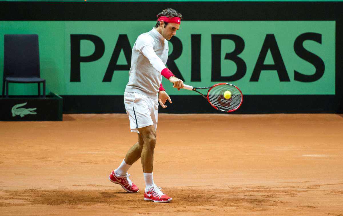 Roger Federer entren&oacute; en la segunda jornada de la pr&aacute;ctica de la selecci&oacute;n Suiza en Francia. Foto: AFP