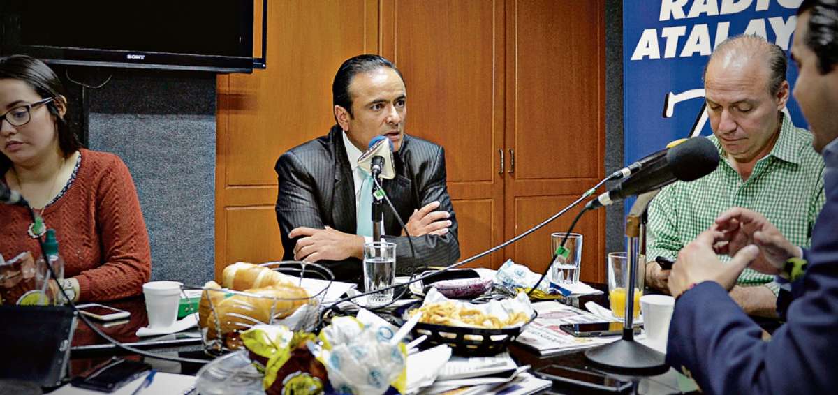 El prefecto de Azuay, Pa&uacute;l Carrasco, fue entrevistado en radio Atalaya, en su visita de ayer a Guayaquil.