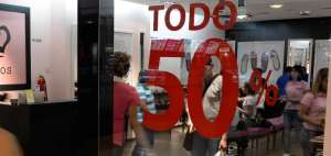 Almacenes de la ciudad realizan remate de mercader&iacute;a