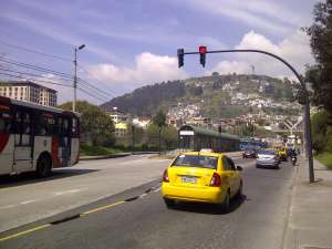Nuevo sistema de semaforizaci&oacute;n en 11 intersecciones de la avenida Pichincha