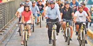 Los cancilleres finalizaron la jornada con un ciclopaseo desde la Universidad de las Artes hasta la isla Santay. Foto: William Orellana.