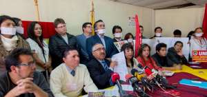 Los representantes de la UNE calificaron la resoluci&oacute;n como una "decisi&oacute;n pol&iacute;tica".