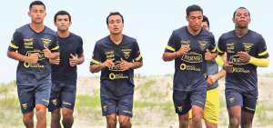  La preselecci&oacute;n de f&uacute;tbol playa realiza trabajos f&iacute;sicos en El Murci&eacute;lago, en Manta, bajo las &oacute;rdenes del brasile&ntilde;o Yardel De Andrade.