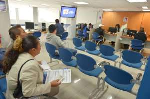 Los contribuyentes de las 3 provincias realizan sus tr&aacute;mites tributarios en las oficinas de la agencia ambate&ntilde;a. Foto: Roberto Ch&aacute;vez / El Tel&eacute;grafo