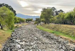 La sequía impacta a los ríos en Cuenca. Los caudales de los cuatro afluentes de esa ciudad tienen niveles bajos. 