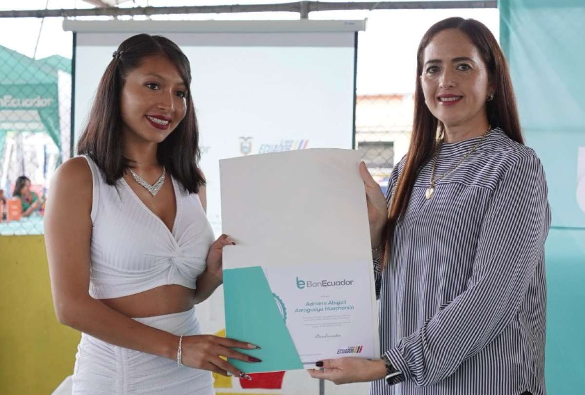 BanEcuador entregó créditos a jóvenes y mujeres rurales.