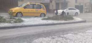 Sorpresivo aguacero y fuerte granizada en Cuenca