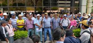 La marcha pac&iacute;fica de los agricultores sali&oacute; desde las instalaciones del Ministerio de Agricultura, ubicadas en la av. Carlos Julio Arosemena.