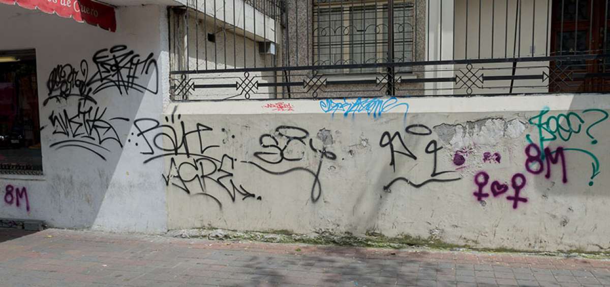 Quito gasta $ 1 mill&oacute;n al a&ntilde;o en retirar los grafitis vand&aacute;licos