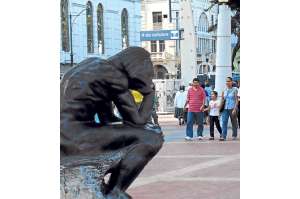 La esquina de 9 de Octubre y Malec&oacute;n es el coraz&oacute;n de la ciudad. Es uno de los puntos m&aacute;s transitados por los ciudadanos. Foto: Cortes&iacute;a