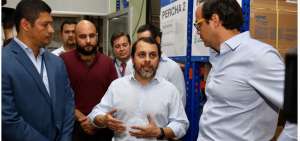 El presidente del IESS, Iv&aacute;n Granda (centro), recorri&oacute; las instalaciones del HTMC.