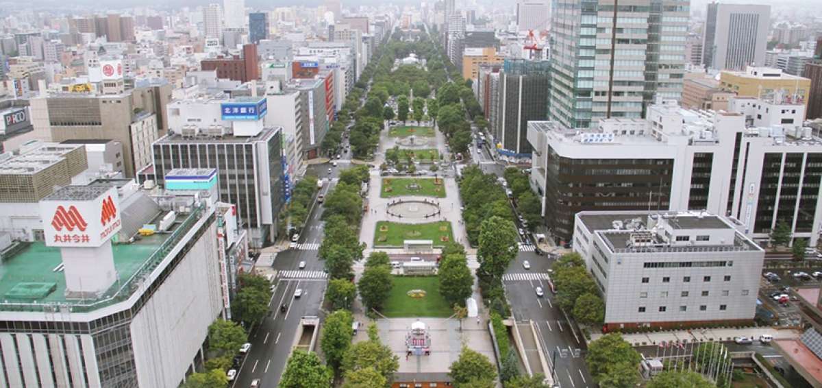 El Parque Odori tiene 78 hect&aacute;reas y est&aacute; ubicado en el centro de la ciudad de Saporo, a 800 km de Tokio.