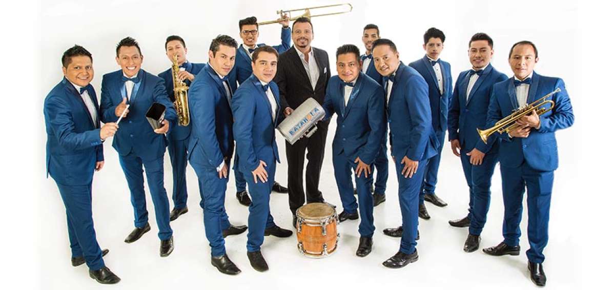 La orquesta Batahola empez&oacute; en 1997, bajo el liderazgo de Fredy Godoy (centro), en el g&eacute;nero latino tropical.    