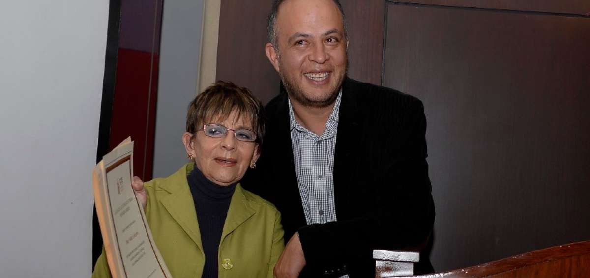 Pilar N&uacute;&ntilde;ez, junto a Gabriel Cisneros, vicepresidente de la Casa de la Cultura Ecuatoriana. 