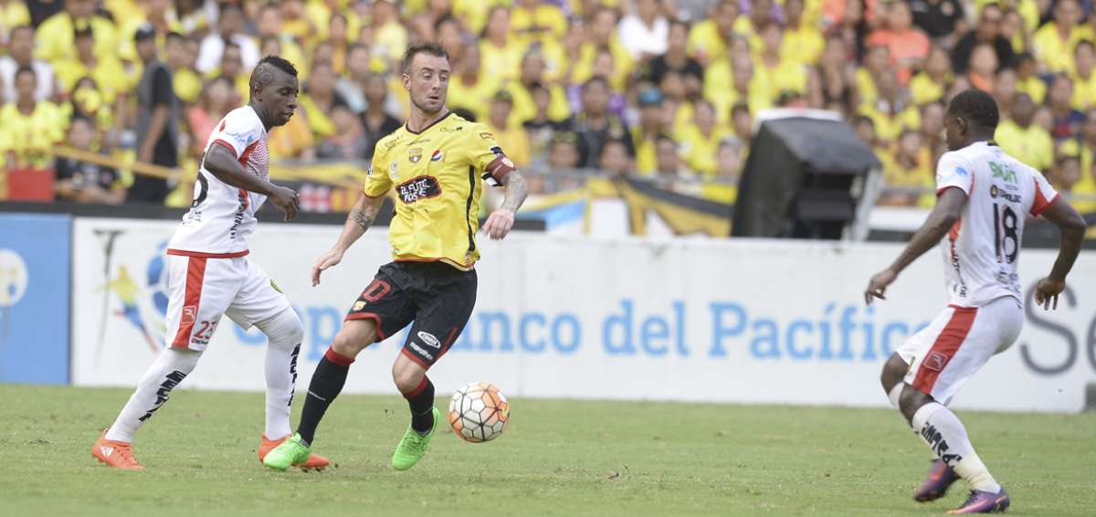 Dami&aacute;n D&iacute;az (10) anot&oacute; un gol en el partido. 
