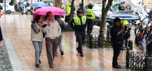 Los aguaceros que caen en la capital tungurahuense tambi&eacute;n provocan que la temperatura baje hasta los 6 grados.