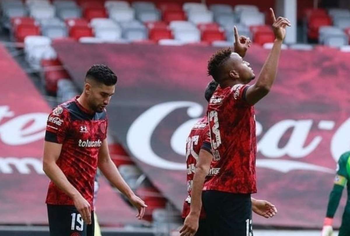 Michael Estrada elimina a &Aacute;ngel Mena de los cuartos de final de la Liga MX