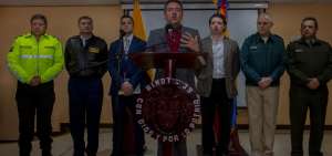 Felipe Vega de la Cuadra, viceministro de Defensa, durante la rueda de prensa tras la reuni&oacute;n.